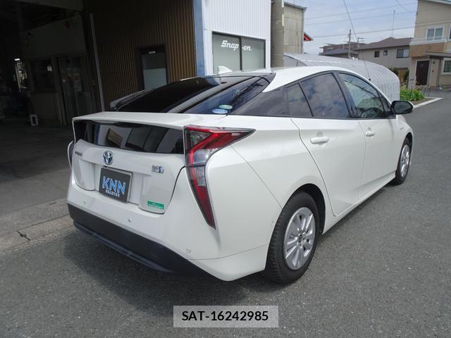 Toyota PRIUS 2018-03 8728258-4