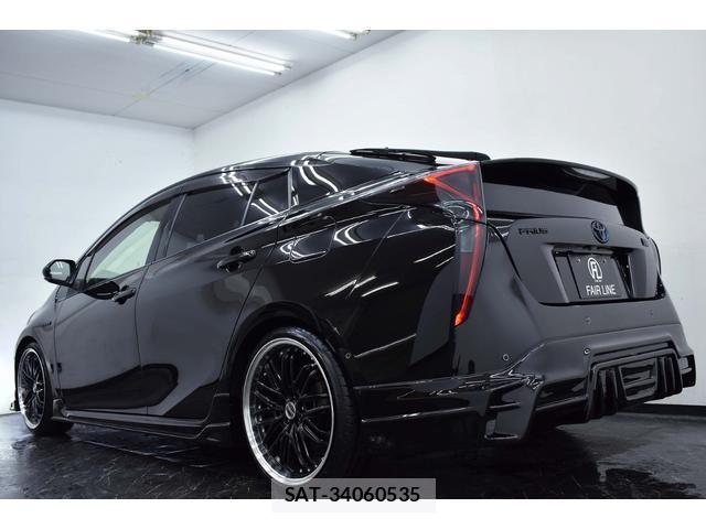 Toyota PRIUS 2017-05 8728294-1