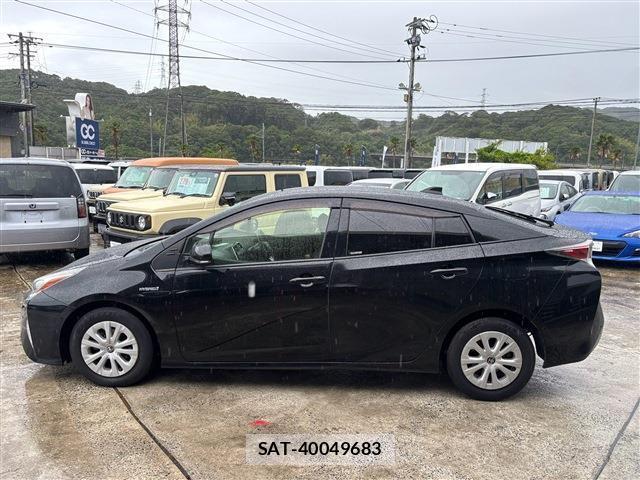 Toyota PRIUS 2018-11 8728316-11