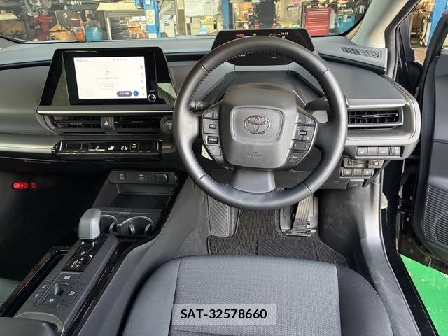 Toyota PRIUS 2024-04 8728396-11