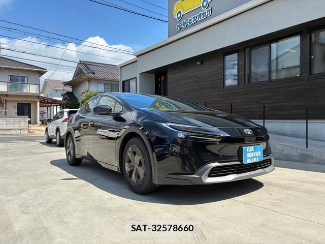 Toyota PRIUS 2024-04 8728396-2