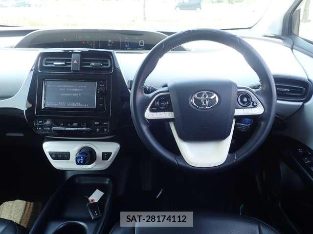 Toyota PRIUS 2015-12 8728610-11