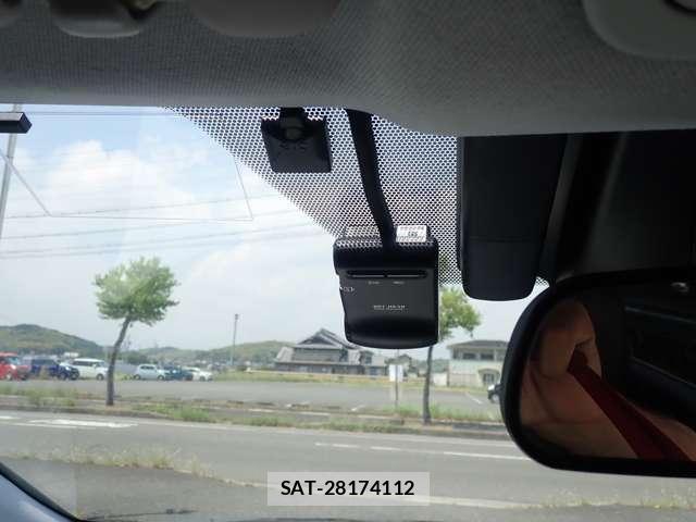 Toyota PRIUS 2015-12 8728610-15