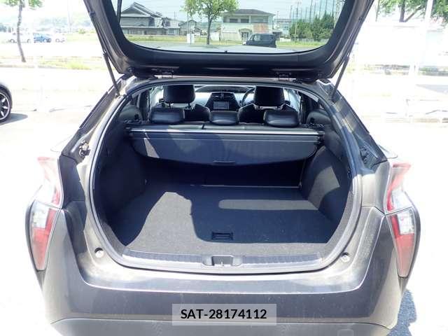 Toyota PRIUS 2015-12 8728610-19