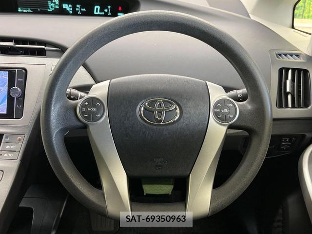 Toyota PRIUS 2014-06 8728771-10