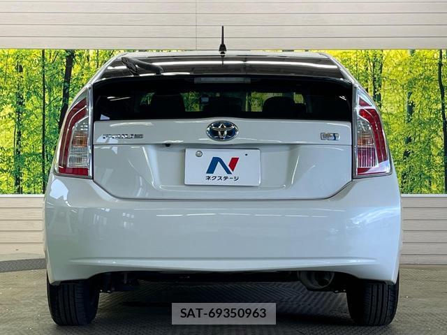 Toyota PRIUS 2014-06 8728771-14