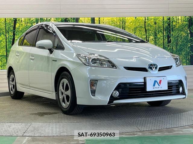 Toyota PRIUS 2014-06 8728771-15