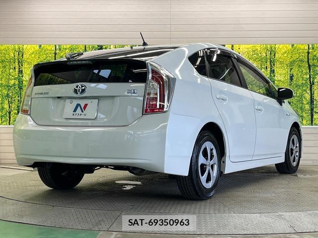 Toyota PRIUS 2014-06 8728771-16