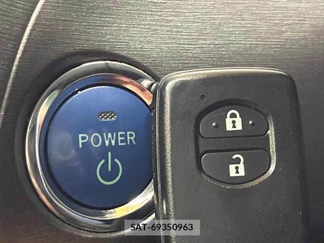 Toyota PRIUS 2014-06 8728771-6