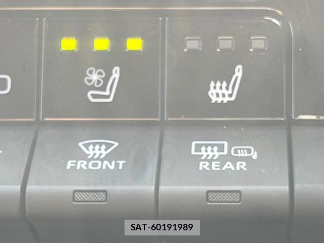 Toyota PRIUS 2023-11 8728796-7