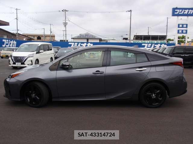Toyota PRIUS 2021-07 8728874-13