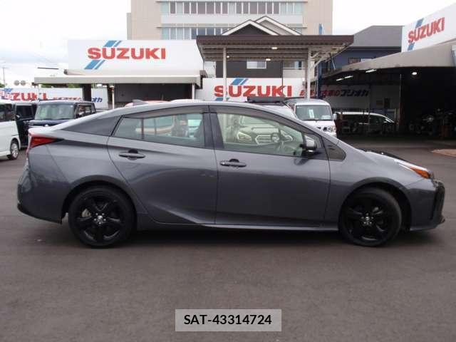 Toyota PRIUS 2021-07 8728874-17