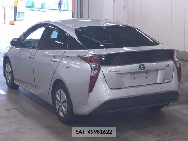 Toyota PRIUS 2015-12 8729157-1