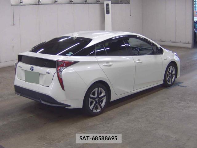 Toyota PRIUS 2016-03 8729463-1