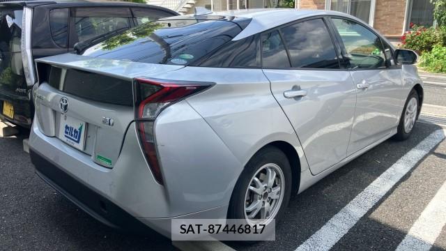 Toyota PRIUS 2016-11 8729542-12