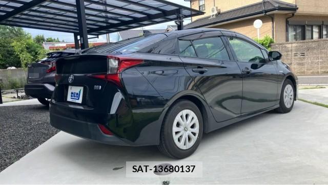 Toyota PRIUS 2019-09 8729588-12