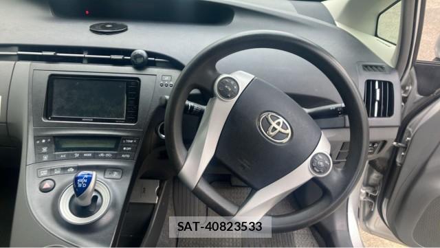 Toyota PRIUS 2009-07 8729638-16