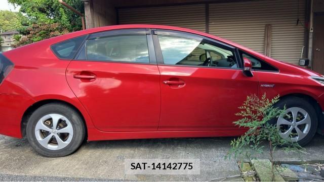Toyota PRIUS 2013-11 8729647-10