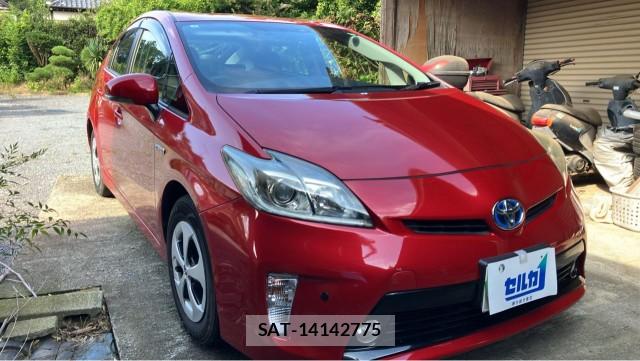Toyota PRIUS 2013-11 8729647-11