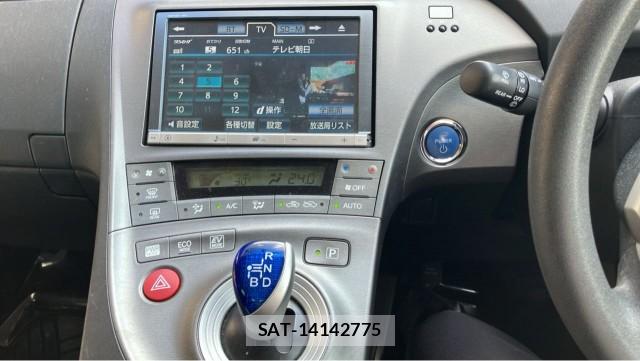 Toyota PRIUS 2013-11 8729647-14