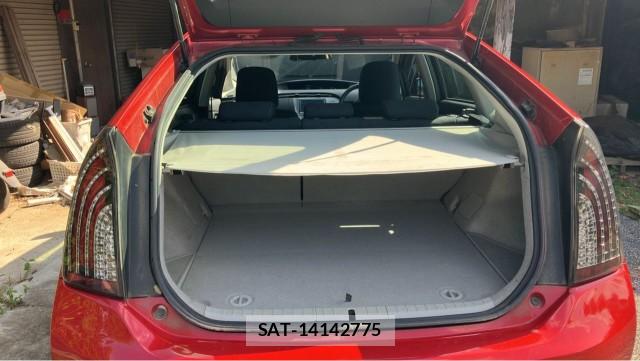 Toyota PRIUS 2013-11 8729647-17