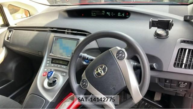 Toyota PRIUS 2013-11 8729647-2