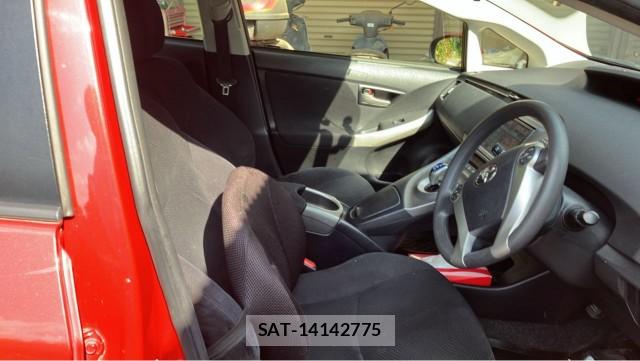Toyota PRIUS 2013-11 8729647-5