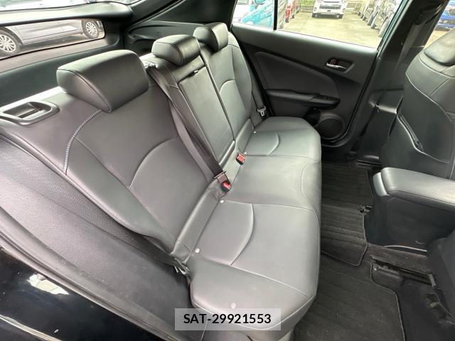 Toyota PRIUS 2019-06 8729889-13