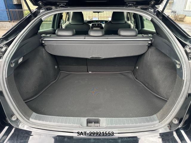 Toyota PRIUS 2019-06 8729889-15