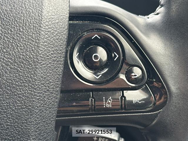 Toyota PRIUS 2019-06 8729889-16