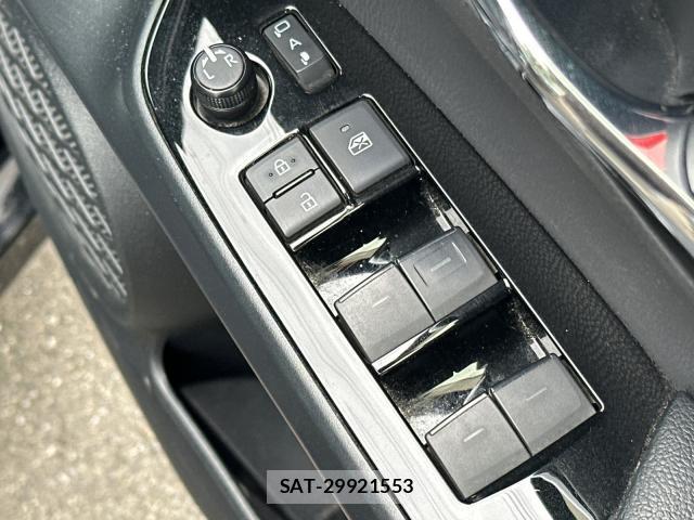 Toyota PRIUS 2019-06 8729889-19