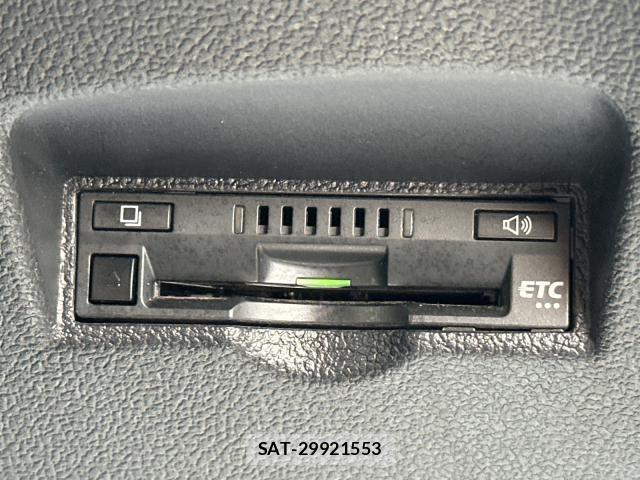 Toyota PRIUS 2019-06 8729889-6