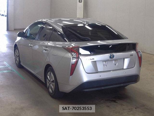 Toyota PRIUS 2017-08 8730138-1