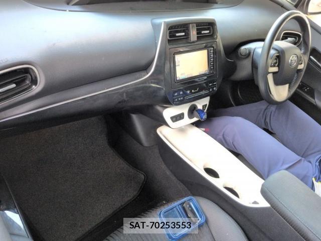 Toyota PRIUS 2017-08 8730138-2