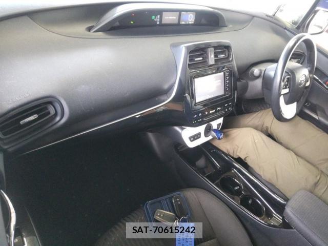 Toyota PRIUS 2018-04 8730139-2