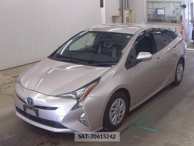Toyota PRIUS 2018-04 8730139-3