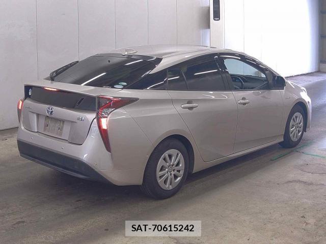 Toyota PRIUS 2018-04 8730139-4