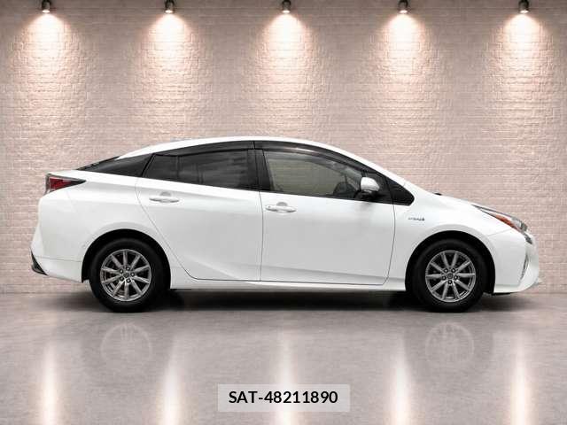 Toyota PRIUS 2017-12 8730421-1