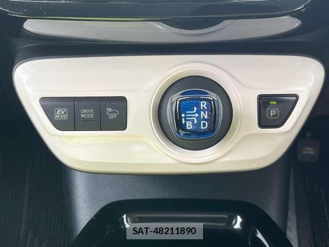 Toyota PRIUS 2017-12 8730421-12