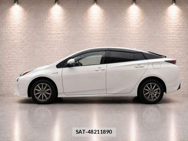Toyota PRIUS 2017-12 8730421-2
