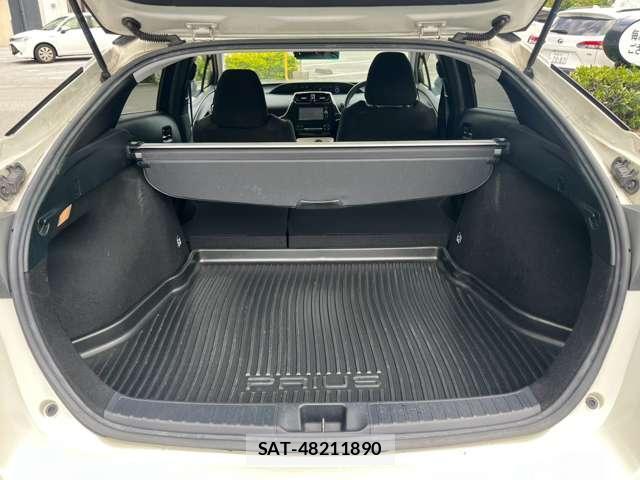 Toyota PRIUS 2017-12 8730421-9