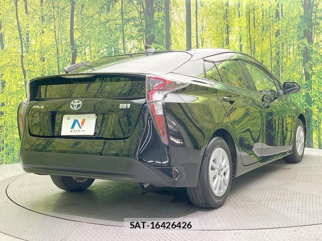 Toyota PRIUS 2017-10 8730488-16