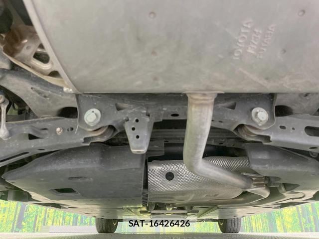 Toyota PRIUS 2017-10 8730488-18