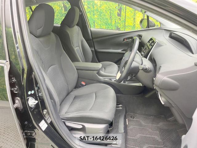 Toyota PRIUS 2017-10 8730488-7