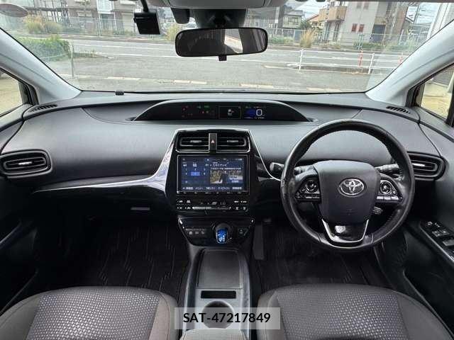 Toyota PRIUS 2019-10 8730542-1