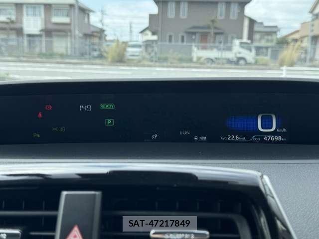 Toyota PRIUS 2019-10 8730542-11