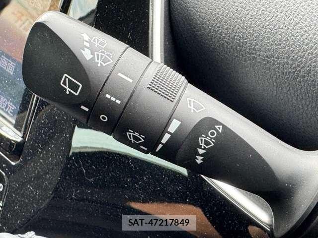 Toyota PRIUS 2019-10 8730542-14