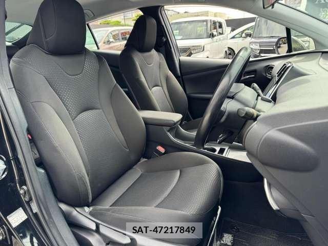 Toyota PRIUS 2019-10 8730542-7