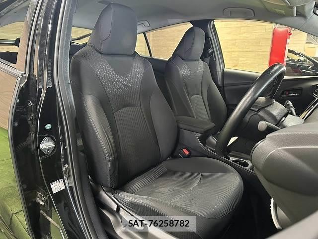 Toyota PRIUS 2017-07 8730747-10