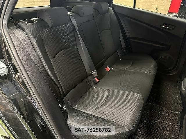 Toyota PRIUS 2017-07 8730747-11